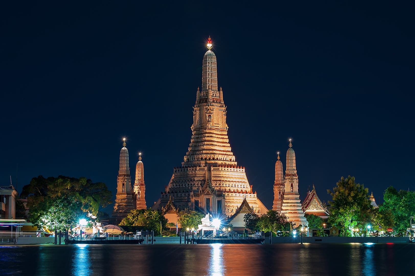 Wat Arun (Temple of Dawn) - Image 1