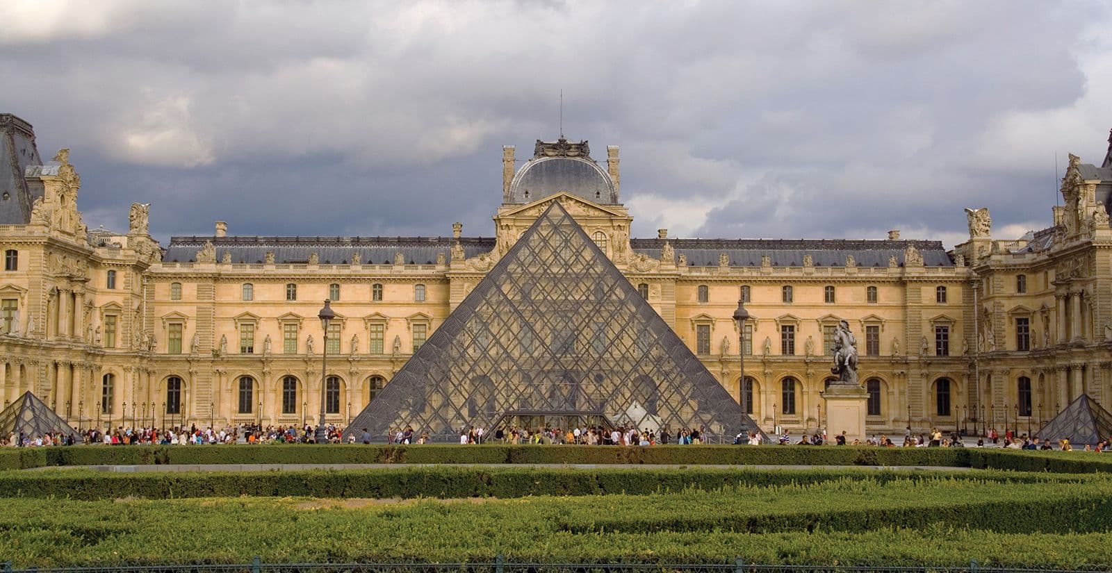 Louvre Museum (Musée du Louvre) - Image 1